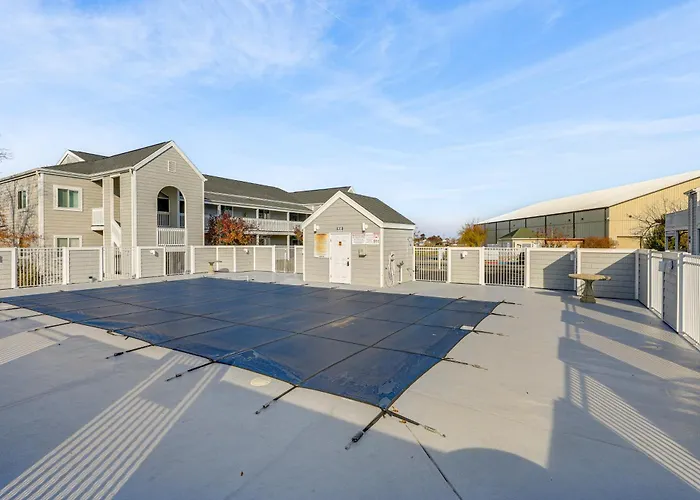 Half Mi To Beach: Bayfront Ocean Condo, Deck Ferienhaus