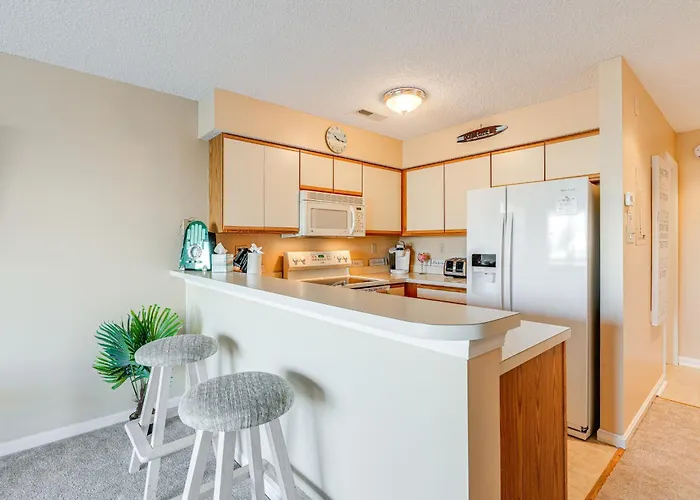 Half Mi To Beach: Bayfront Ocean Condo, Deck